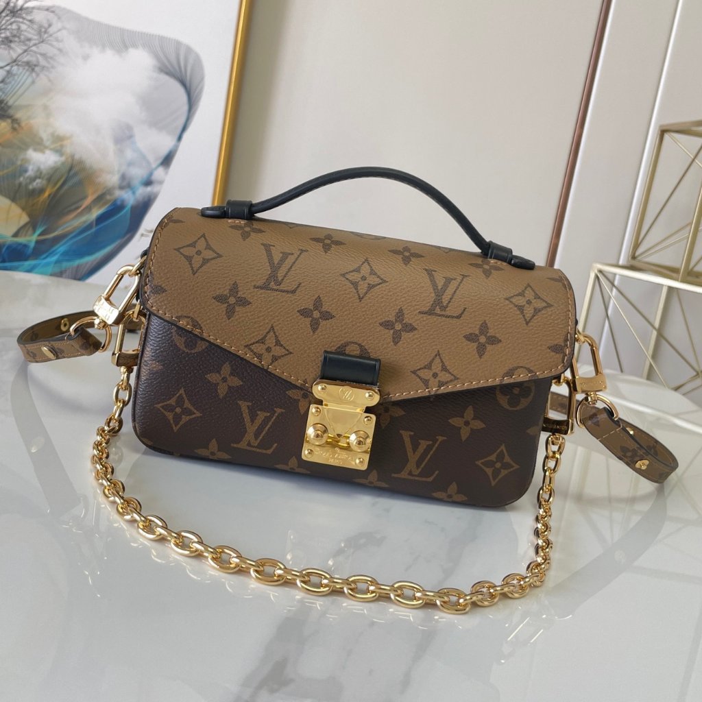Louis Vuitton Women's Shoulder Bag